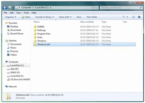 Quá trình sao chép và giải nén tệp tin hệ thống lên ổ cứng bắt đầu