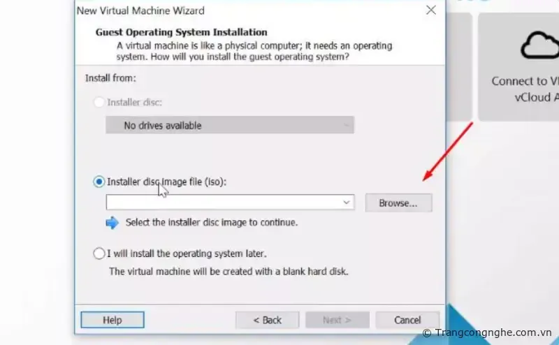 Nạp file ISO Windows 7 vào hệ thống.