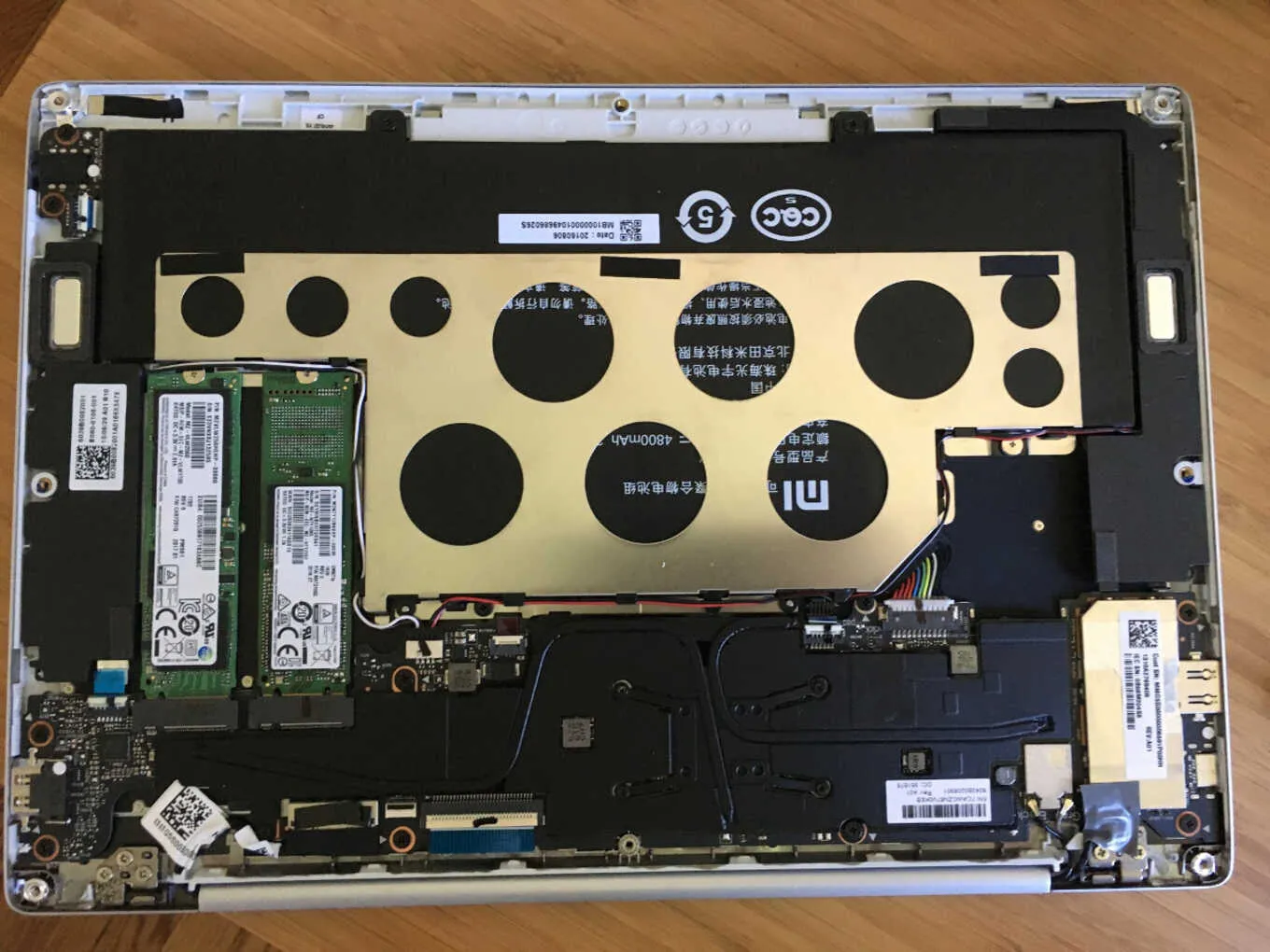 Khe SSD SATA và NVMe trên Xiaomi Mi Air 12.5