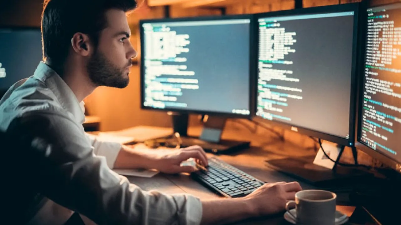 Ghế công thái học giúp duy trì tư thế ngồi đúng khi code nhiều giờ