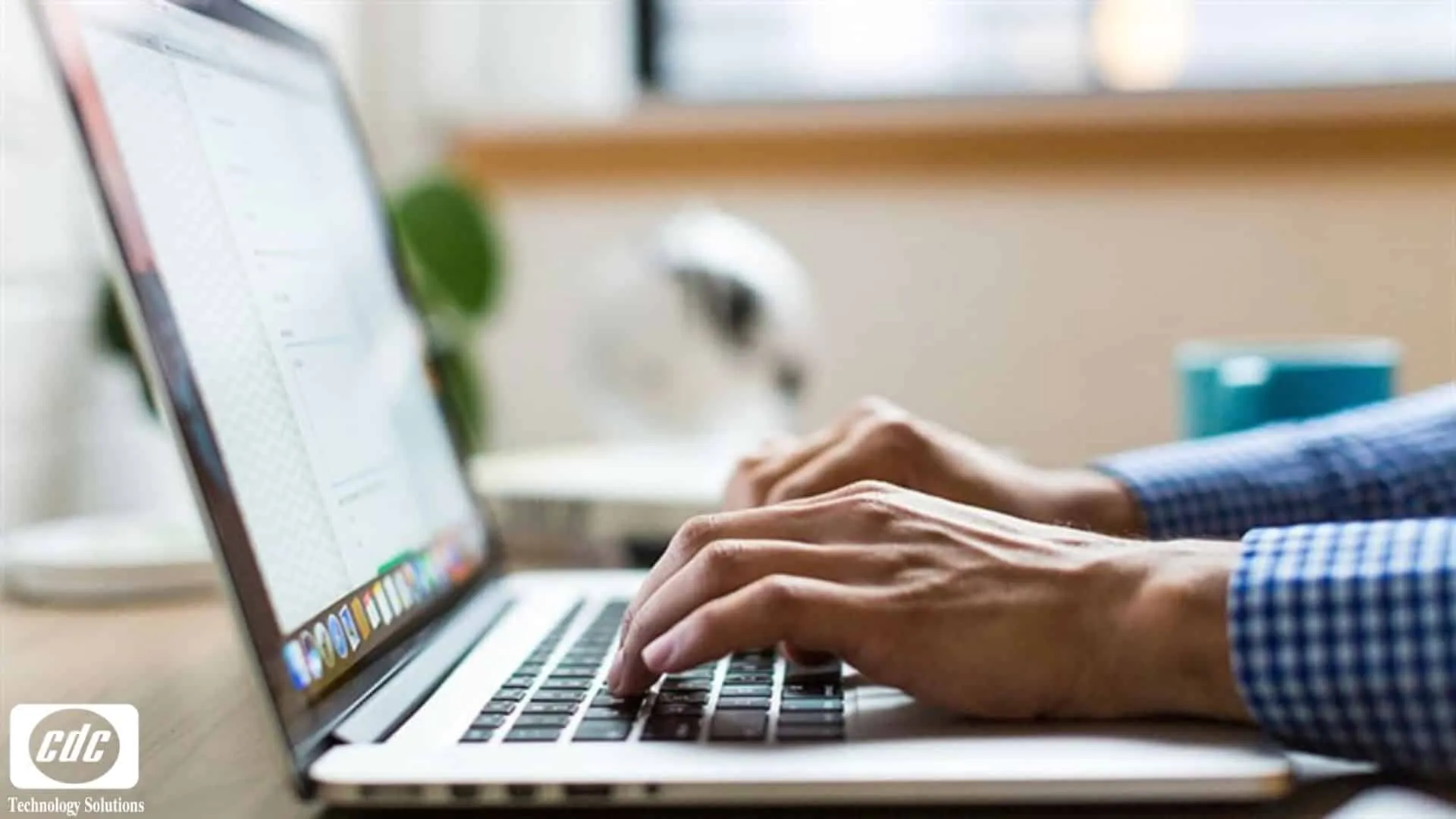 Vệ sinh định kỳ giúp bảo vệ loa màng loa laptop