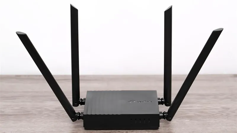 TP-Link Archer C64 với hệ thống 5 ăng-ten phủ sóng rộng