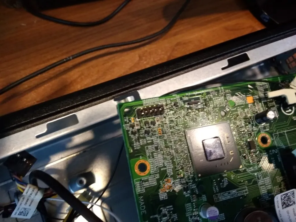 Góc mainboard gần jack công tắc