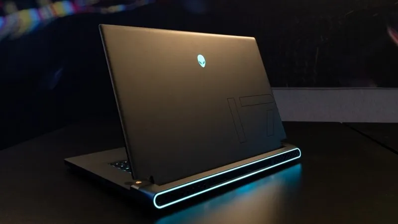 Dell Alienware có thiết kế gaming đặc trưng nhưng đã ngừng bán chính hãng
