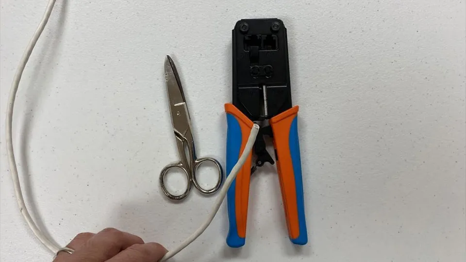 Trọn bộ công cụ chuyên dụng để bấm đầu dây mạng chuyên nghiệp