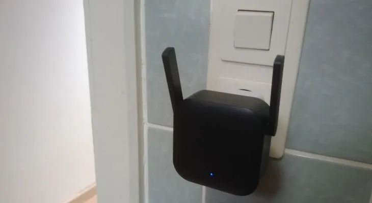 Vị trí lắp đặt bộ kích sóng WiFi Xiaomi tối ưu nhất là khu vực thông thoáng hoặc cửa phòng