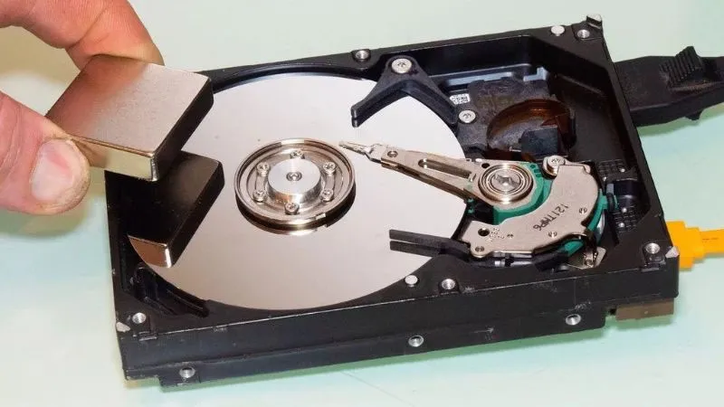 Ổ cứng lưu trữ toàn bộ dữ liệu trên máy tính