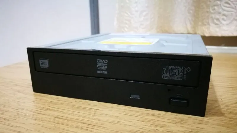 Ổ đĩa quang đọc dữ liệu từ đĩa DVD