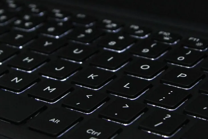 Biểu tượng đèn bàn phím trên phím F5 laptop Dell