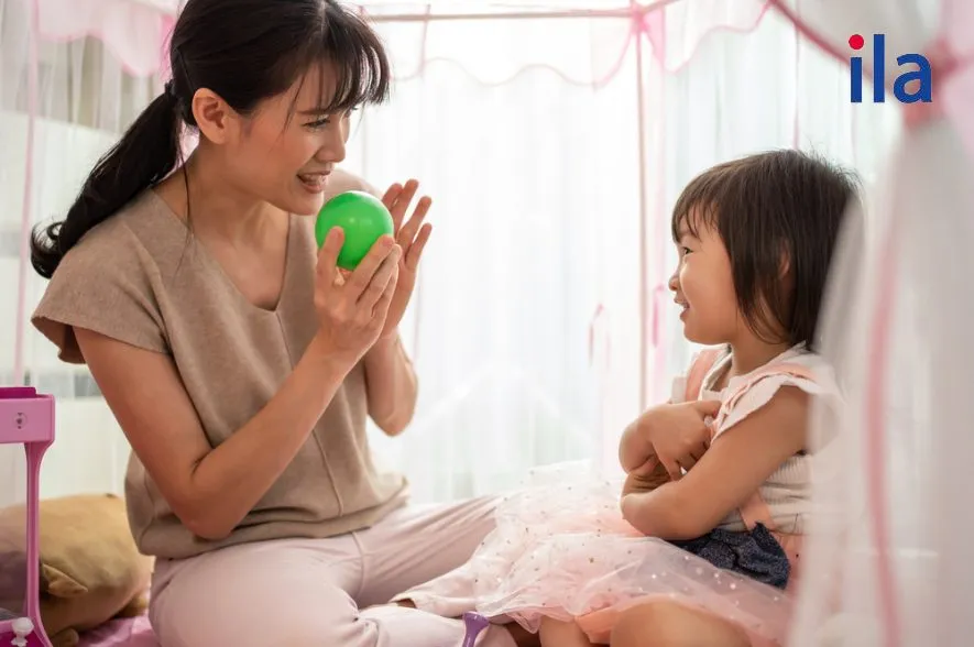 Bài tập nâng cao kết hợp vật dụng thực tế giúp trẻ hào hứng hơn.