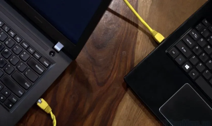 Kết nối cả hai máy tính với cáp LAN