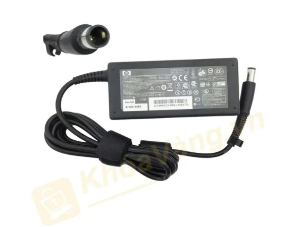 Kiểm tra sạc và Pin khi tìm cách sửa máy tính laptop không lên màn hình