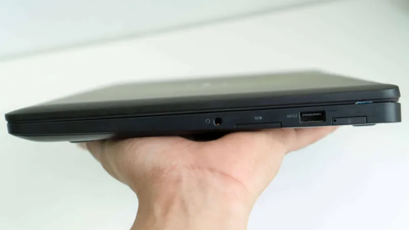 Kiểm tra từng cổng kết nối trên laptop