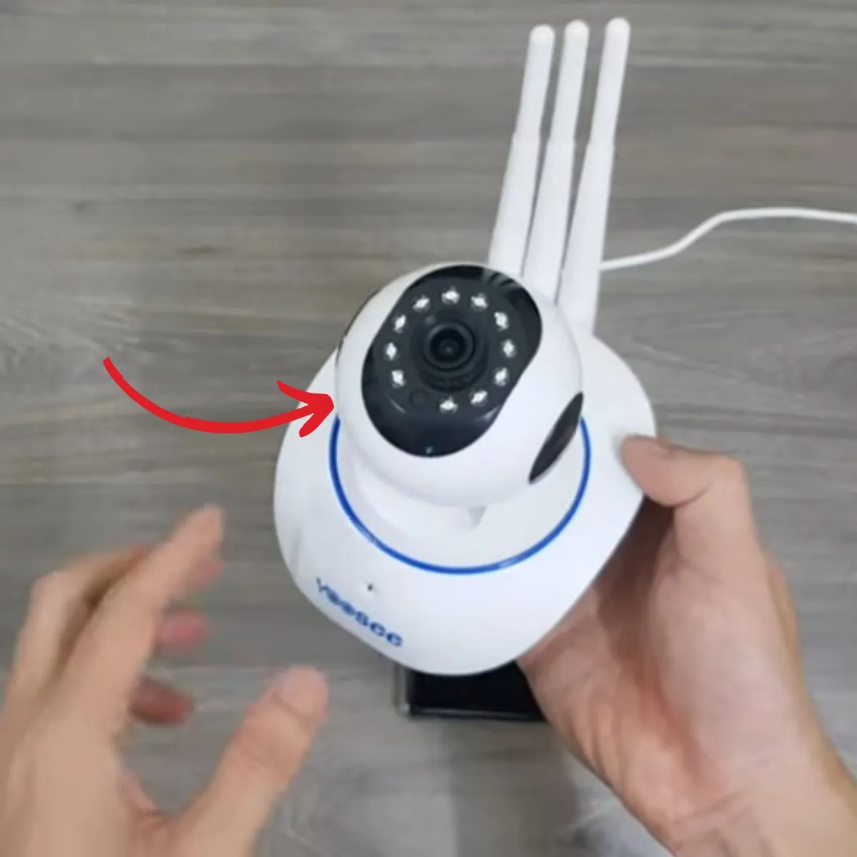 Cắm nguồn và kiểm tra đèn báo trạng thái trên camera Yoosee