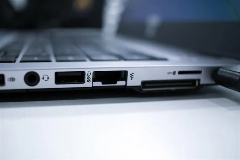 Làm sạch và cắm lại jack âm thanh đúng cách