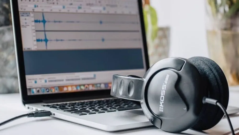 Vệ sinh jack cắm 3.5mm và kiểm tra dây dẫn tai nghe