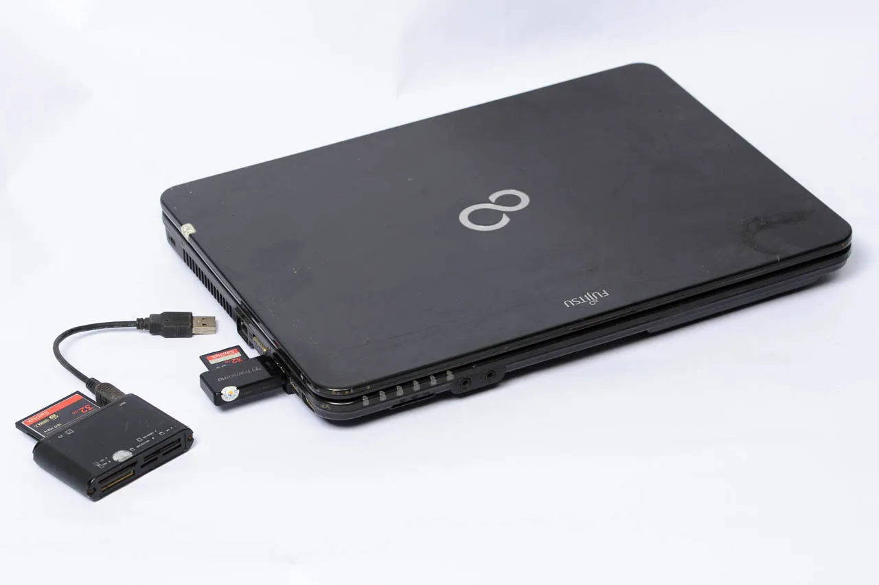 Sử dụng đầu đọc thẻ nhớ để chuyển ảnh nhanh chóng