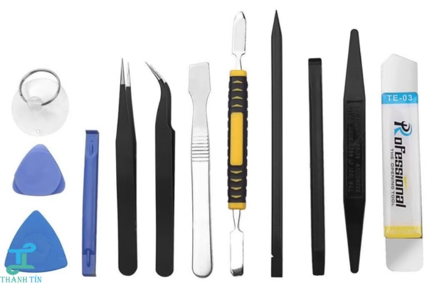 Chuẩn bị dụng cụ trước khi thay tấm nền màn hình máy tính