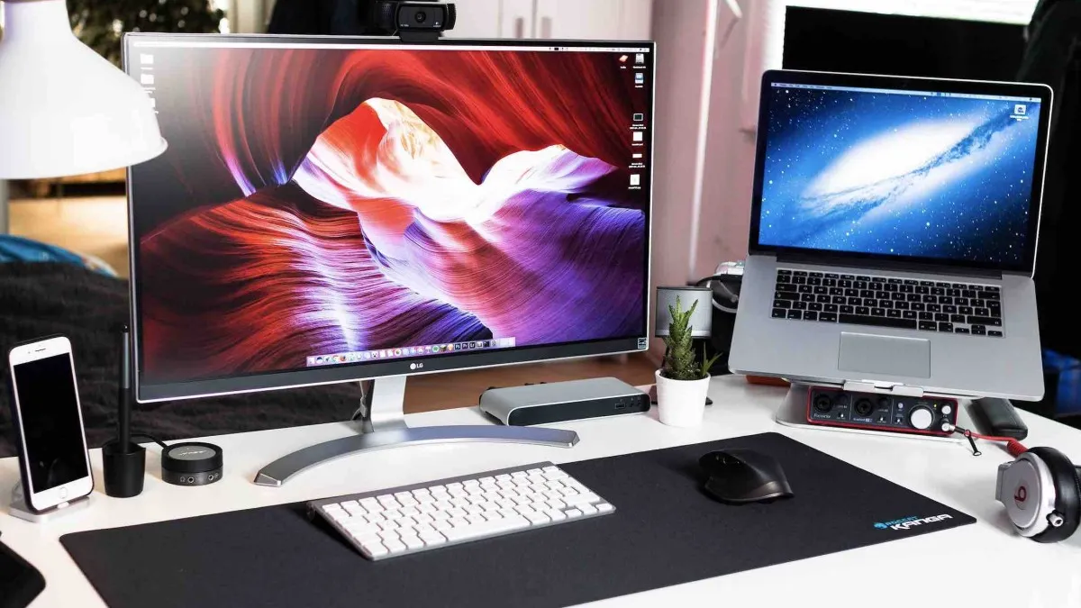 Cơ chế hoạt động của thiết bị ra dựa trên việc giải mã các tín hiệu điện tử