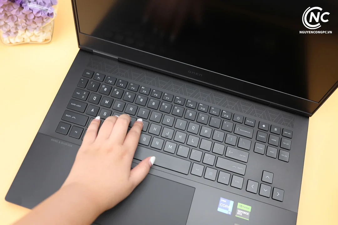 Dấu hiệu màn hình laptop bị ẩm trên laptop HP Dấu hiệu màn hình laptop bị ẩm trên laptop HP