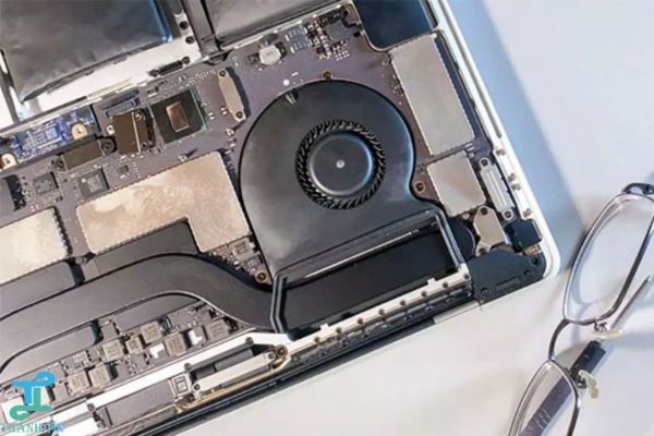 dau-hieu-ve-sinh-quat-tan-nhiet Dấu hiệu cần vệ sinh quạt tản nhiệt laptop