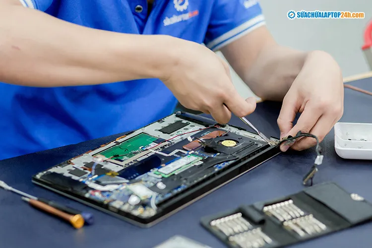 Dịch vụ sửa bản lề laptop Asus chuyên nghiệp với quy trình chuẩn kỹ thuật