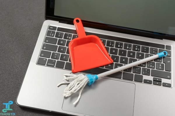 Dịch vụ sửa laptop Quận Tân Phú bao gồm vệ sinh máy