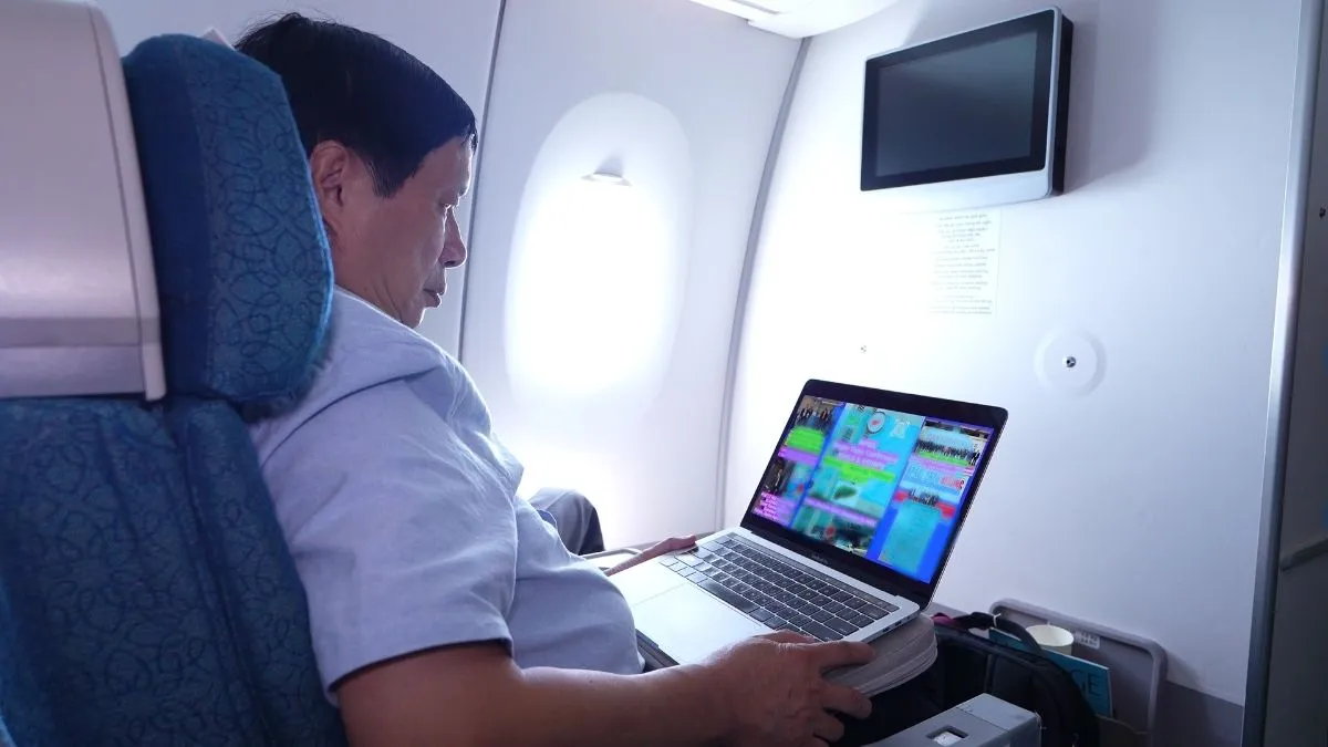 Chỉ sử dụng laptop khi máy bay đã ổn định độ cao