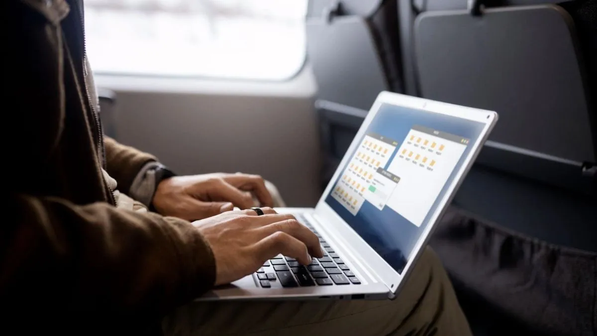 Sử dụng balo chống sốc chuyên dụng để bảo vệ laptop