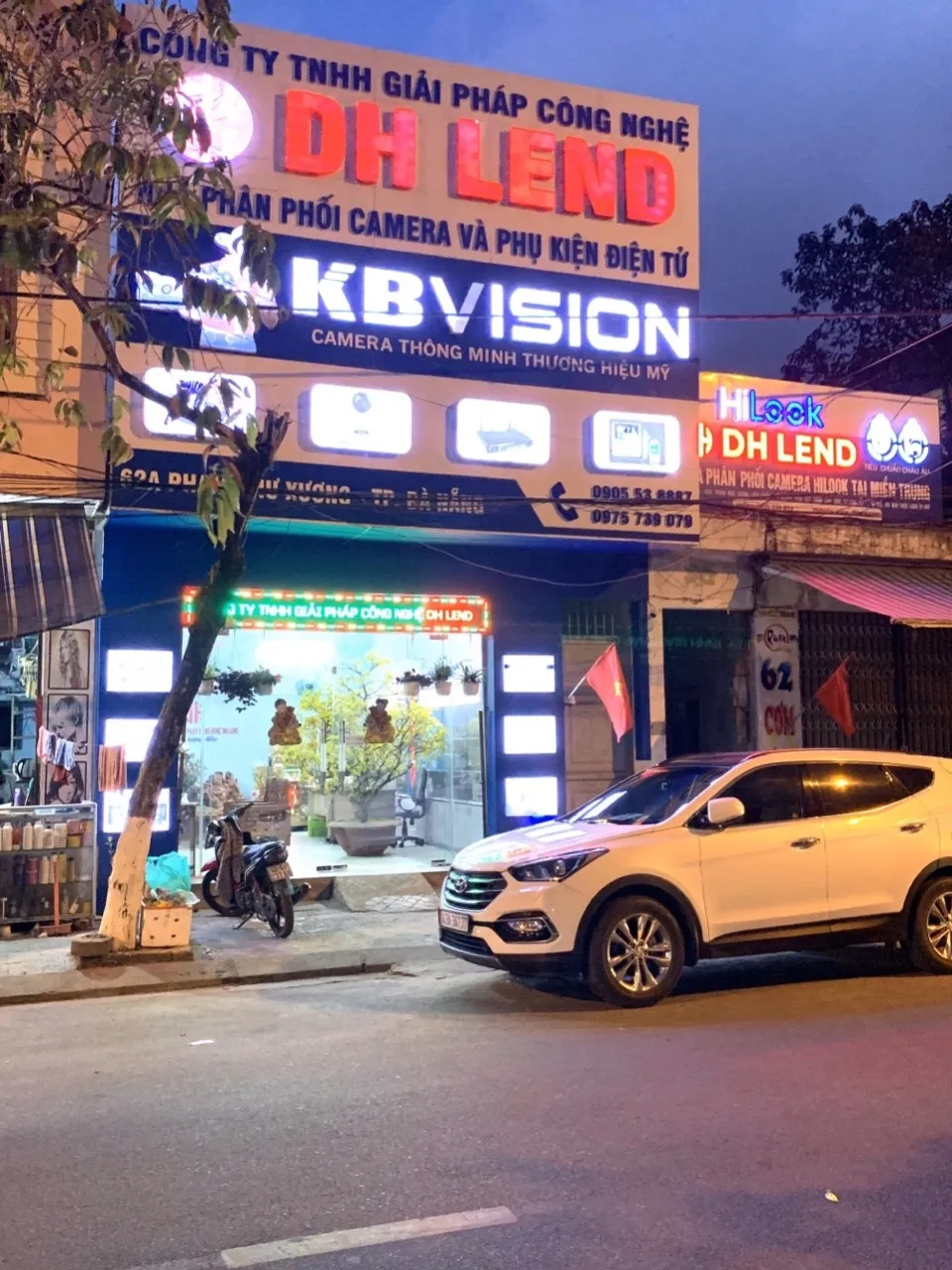 Kỹ thuật viên kiểm tra phần cứng và chẩn đoán lỗi máy tính tại Hoà Khánh Đà Nẵng