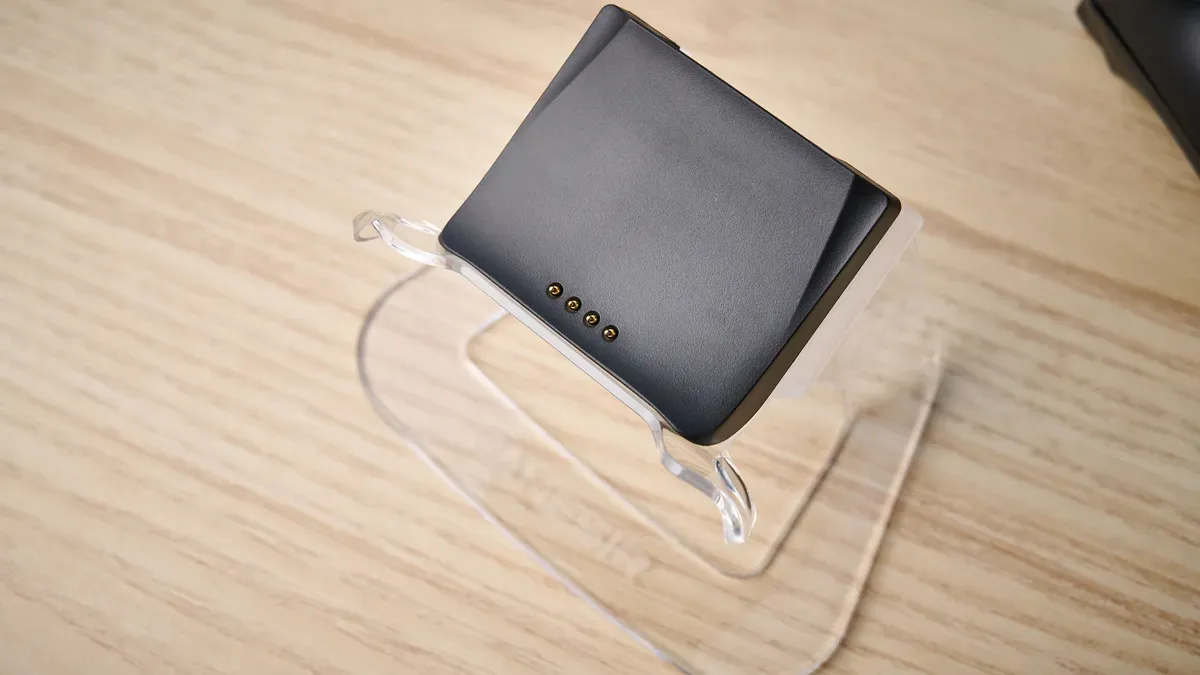 Các nút chức năng bổ sung được bố trí phía sau tay cầm GameSir