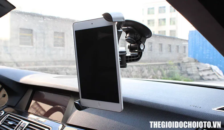 Quản lý dây cáp sạc tablet trên xe