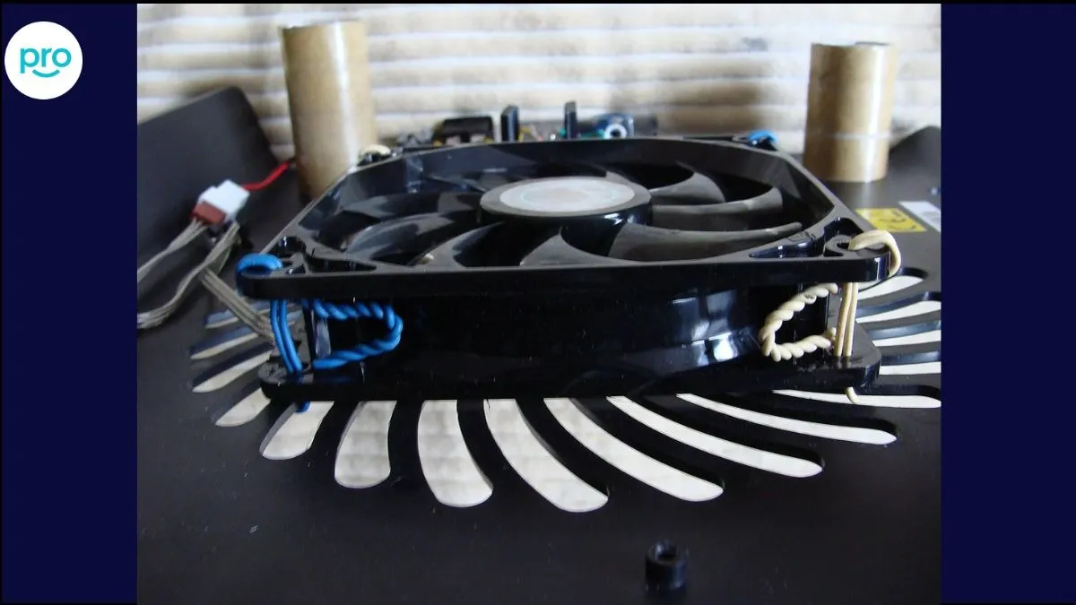 Kiểm tra quan sát xem quạt có quay không nếu quạt laptop bị hư hỏng, bạn sẽ cần phải thay thế quạt mới