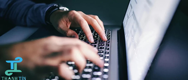 Nên có người hỗ trợ cài Win Quận 8