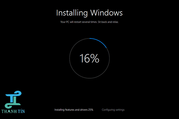 Đợi quá trình cài đặt Windows cho máy tính hoàn tất