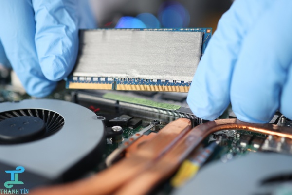 Hư ổ cứng dẫn đến không khởi động được laptop