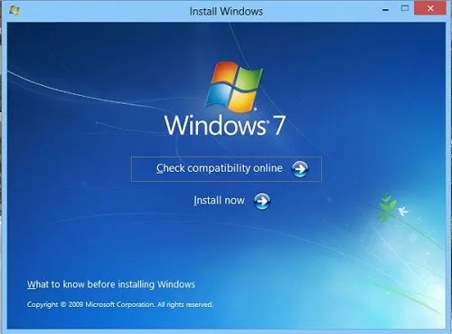 Giao diện bắt đầu cài đặt Windows 7 từ ổ cứng