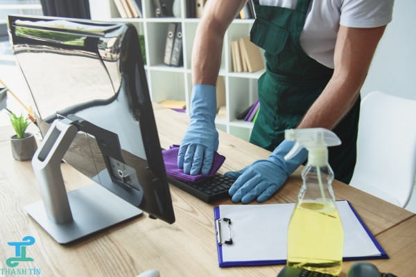 Hướng dẫn cách cách vệ sinh màn hình máy tính để bàn