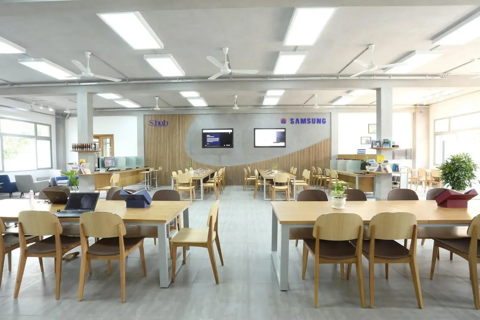 Thư viện điện tử S.Hub được trang bị hiện đại (Nguồn: Internet)