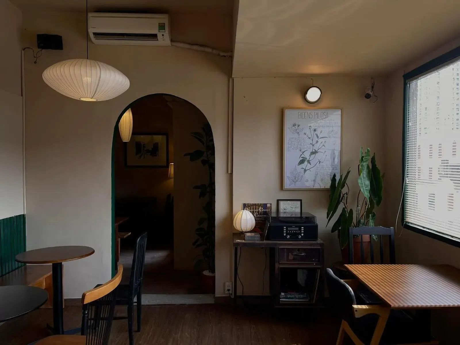 Mockingbird Coffee mang đến không gian học tập tách biệt hoàn toàn với bên ngoài (Nguồn: Internet)