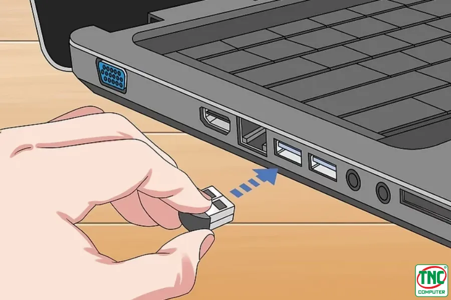 Cắm đầu thu USB Nano Receiver vào cổng USB laptop