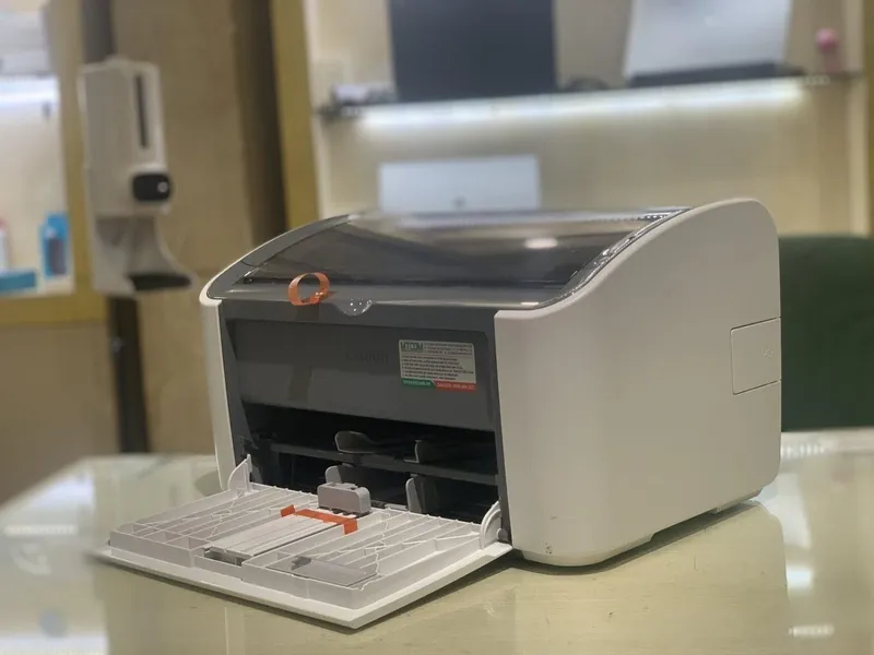 Canon LBP 2900 chỉ có cổng USB, không hỗ trợ WiFi