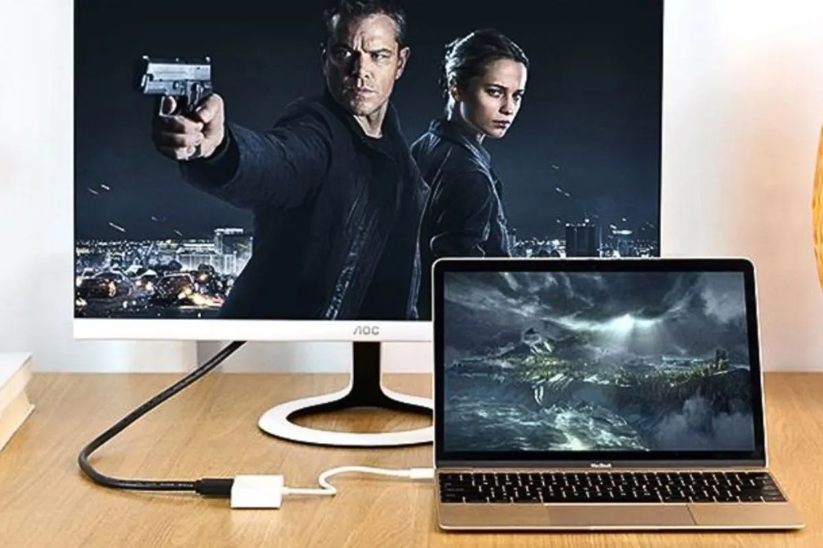 Cắm một đầu cáp HDMI vào cổng HDMI trên PC và đầu còn lại vào cổng HDMI trên MacBook