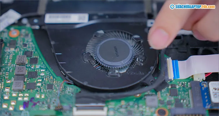 Keo tản nhiệt khô cứng làm giảm khả năng truyền nhiệt từ CPU ra tản nhiệt