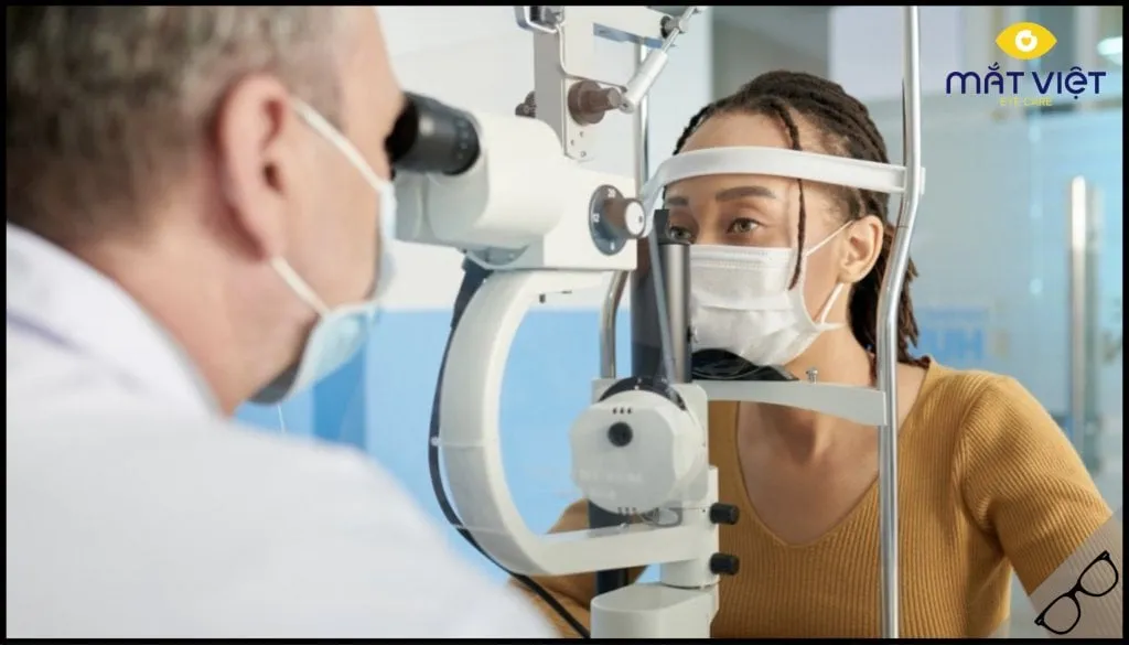 Khám mắt định kỳ là cách bảo vệ mắt khi dùng máy tính toàn diện nhất