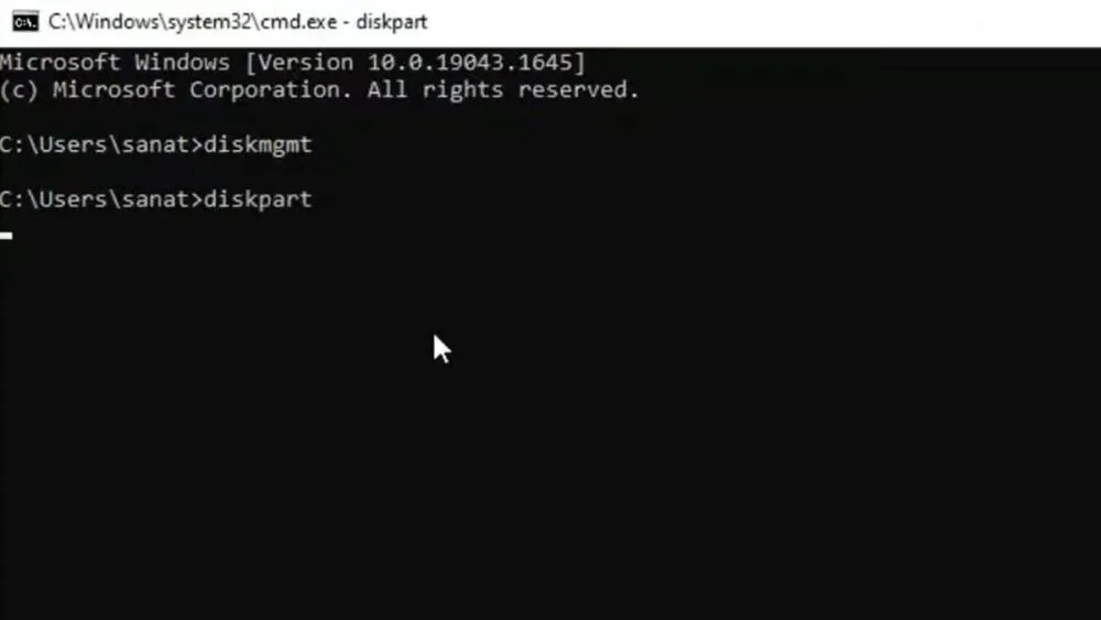 Khởi động công cụ Diskpart thông qua cửa sổ lệnh Command Prompt