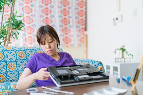 Không nên tự ý tháo laptop