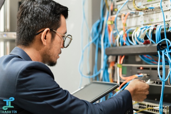 Kiểm tra cáp màn hình khi màn hình không lên