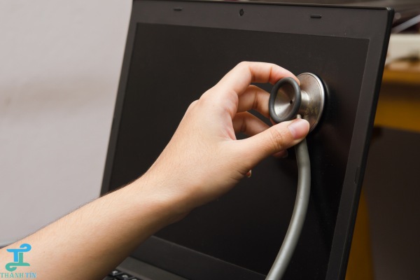 Kiểm tra tổng thể máy tính trước khi vệ sinh