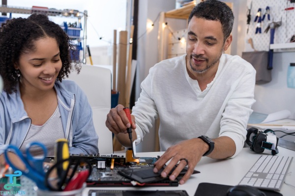 kinh-nghiem-sua-laptop-quan-10 Nên chọn cơ sơ sửa laptop Quận 10 có nhiều kinh nghiệm